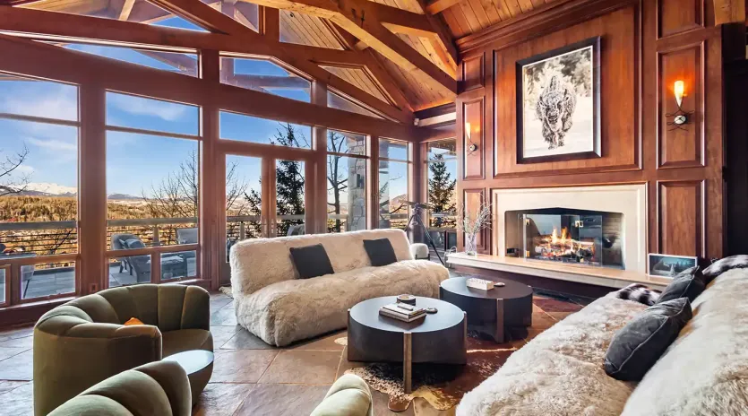 2.0 saison cinq mountain village living room3