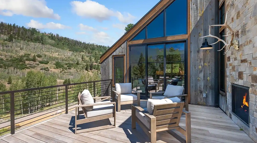 2.01 sunshine valley telluride living room deck2