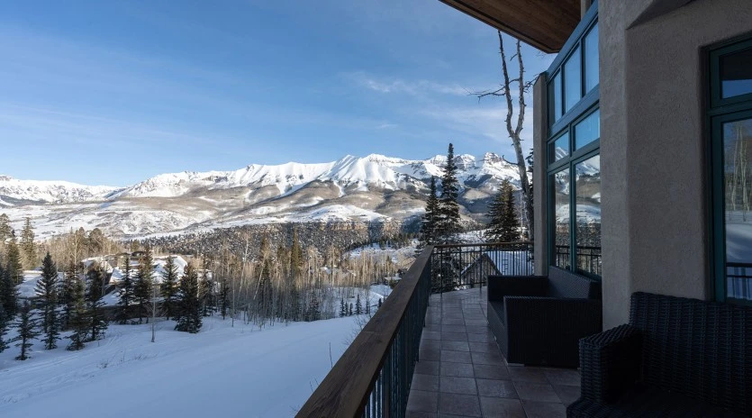 2.05 slopeside villa mountain village living room deck2