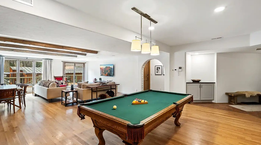 2.3 telluride sky house living room pool table2