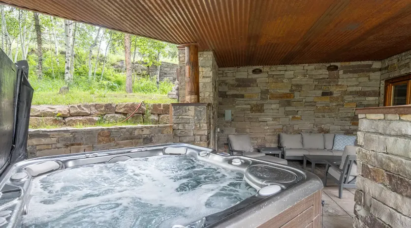 3.1 slopeside chateau telluride hot tub3