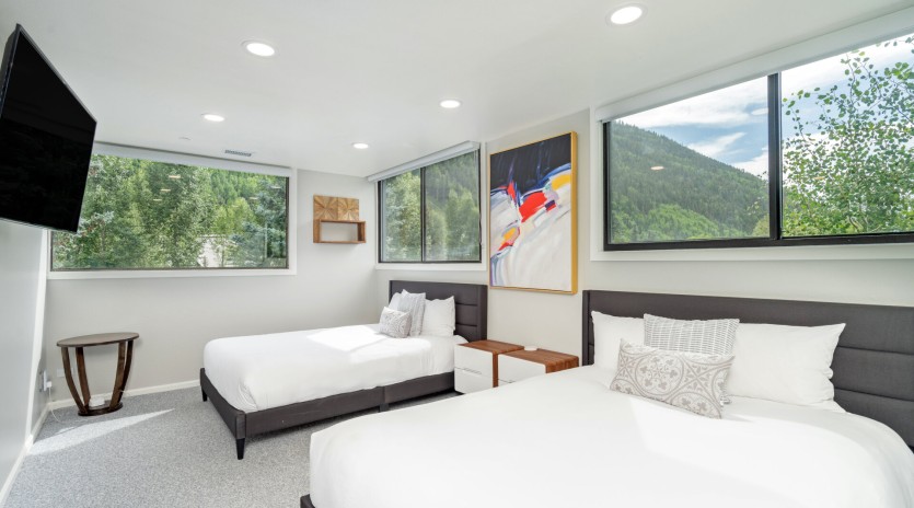 telluride lift  lodge guest bedroom