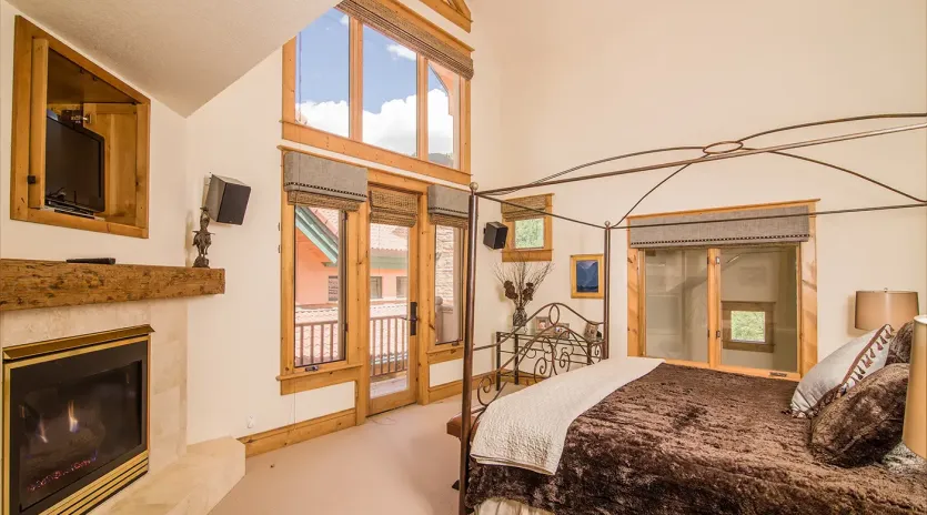 5.0 primary bedroom telemark b telluride   11 
