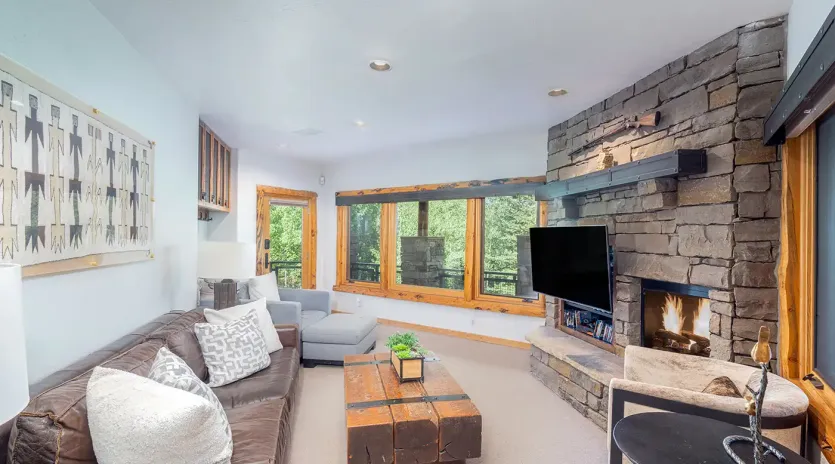 5.0 slopeside chateau telluride lower living room