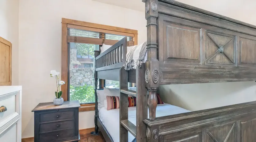 5.0 sunshine at terraces telluride vacation rental bunk room1