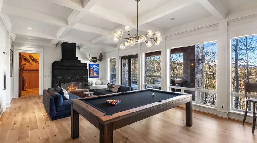 5.10 saison cinq mountain village game room pool table2