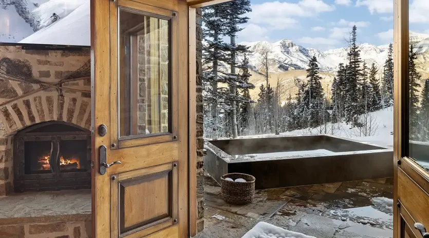 5.910 telluride picture perfect hot tub.jpg