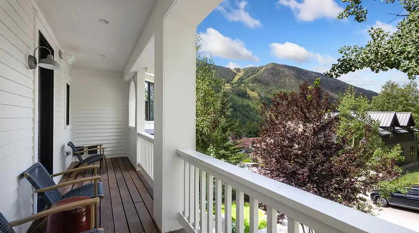 7.07 north aspen telluride balcony1