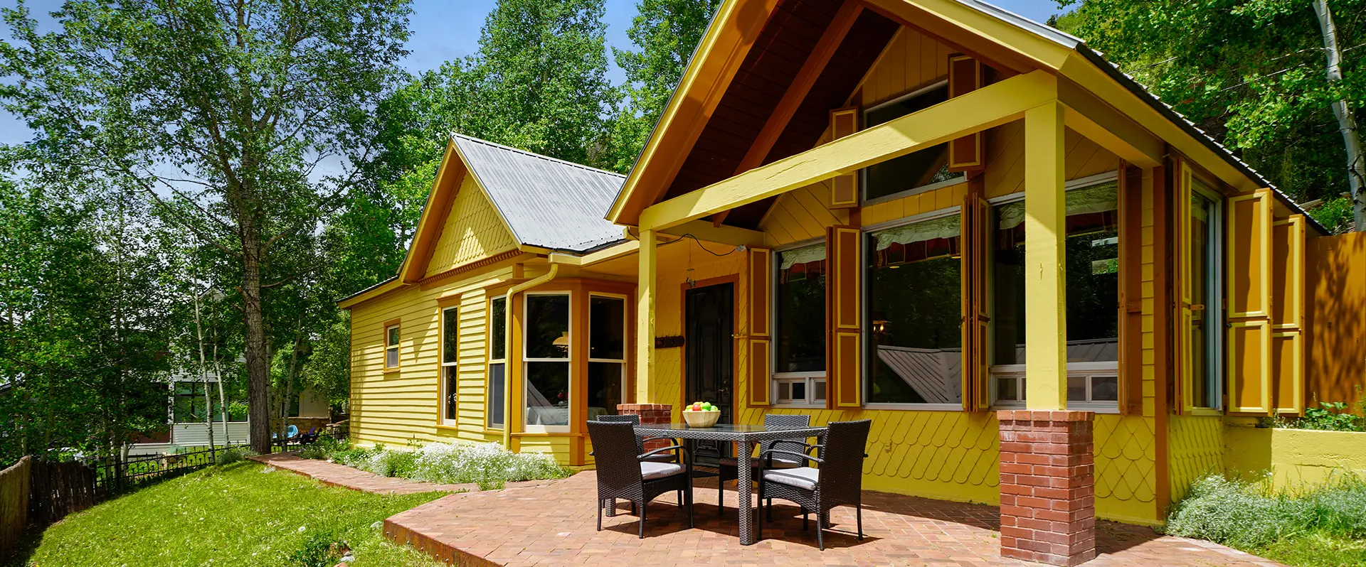 SUMMER HAUS