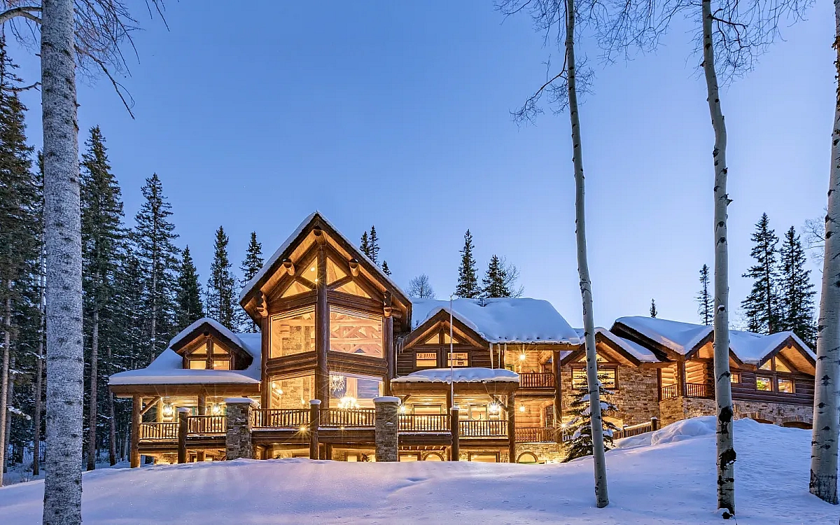 Snow-covered chalet in Telluride
